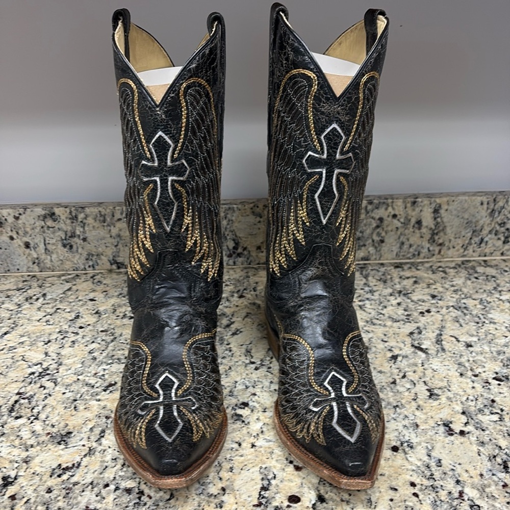 Corral Vintage Men’s Boots size 12. In original box only been worn a few times.